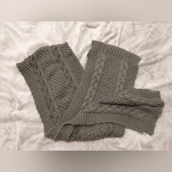 WARM LONG GREY SCARF - Picture 1 of 1